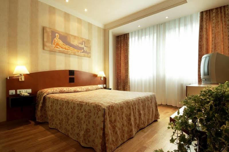Hotel Urpi Sabadell Exterior foto