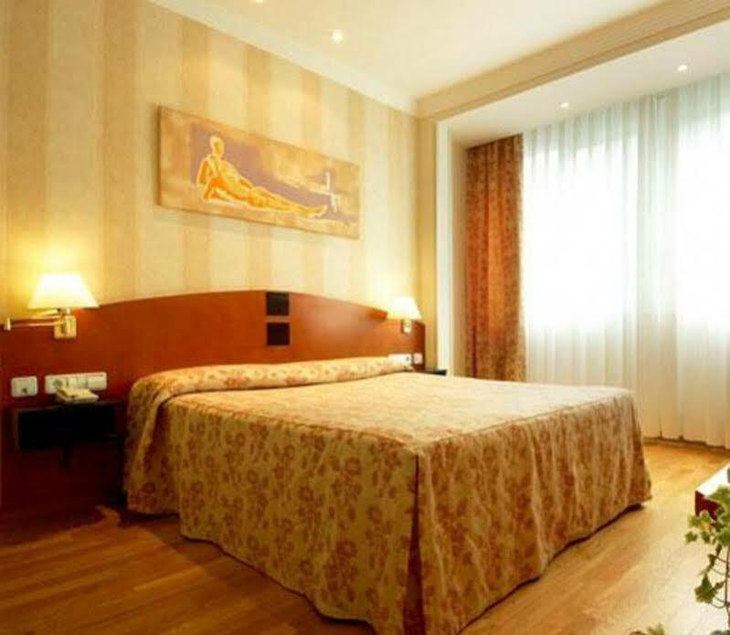 Hotel Urpi Sabadell Exterior foto